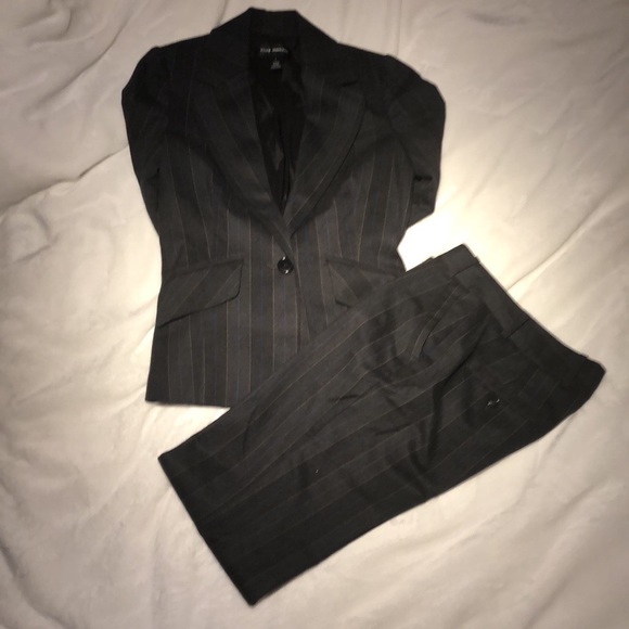 Club Monaco grey pants with beige and blue pinstripe. Size 0. - Picture 8 of 8